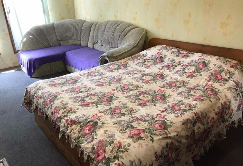 Standard Triple Room with Terrace, Shevchenka Guest House от 600гр 1 2 3к квартири 096 55 48 111 біля академії