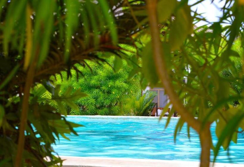 Кровать в Общей Комнате, New Jambo Bungalows
