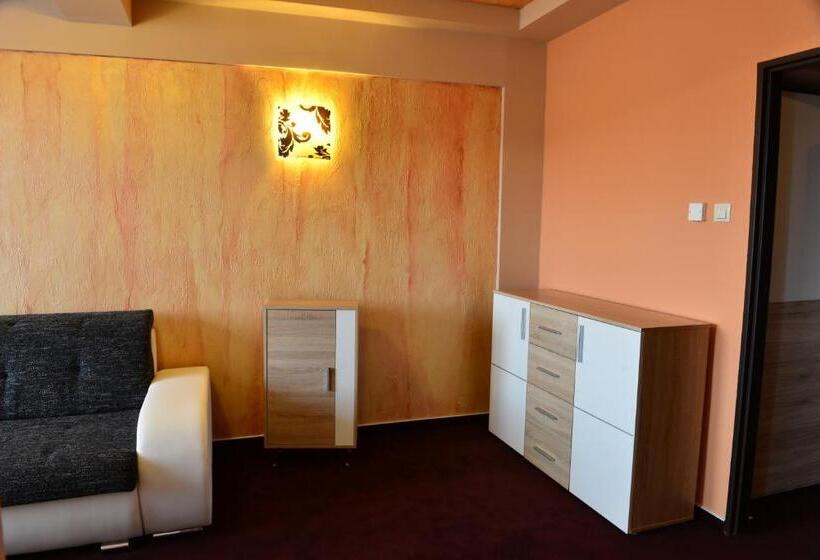 带阳台套房, ďumbier