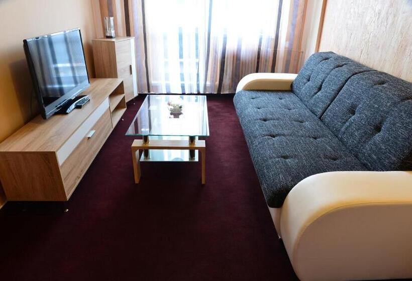 带阳台套房, ďumbier