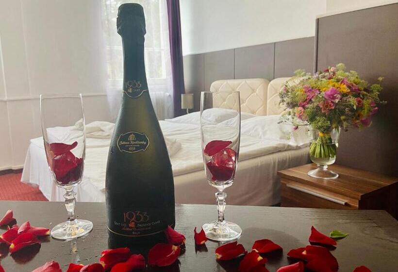 高级大房间, ďumbier