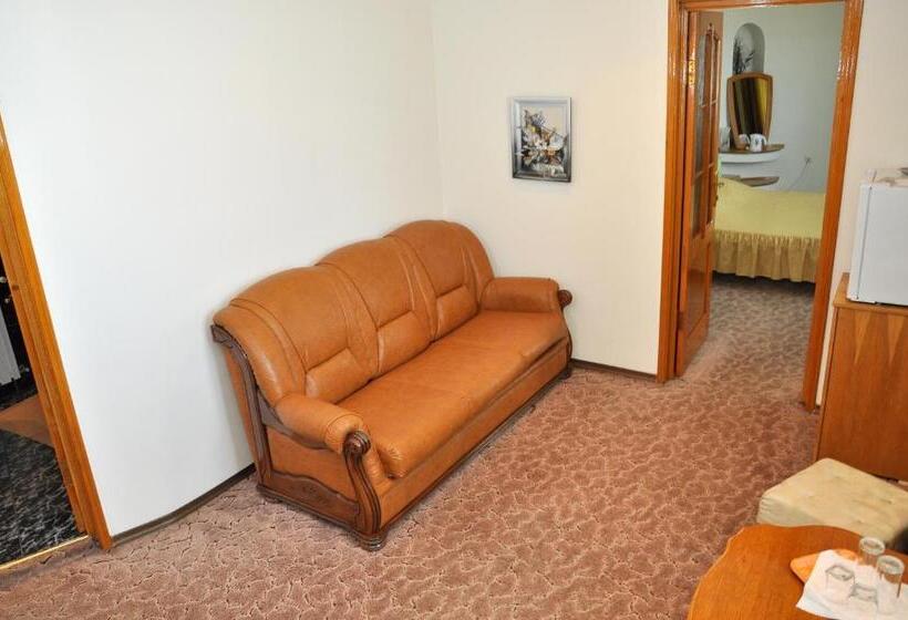 جناح, Vila Classic