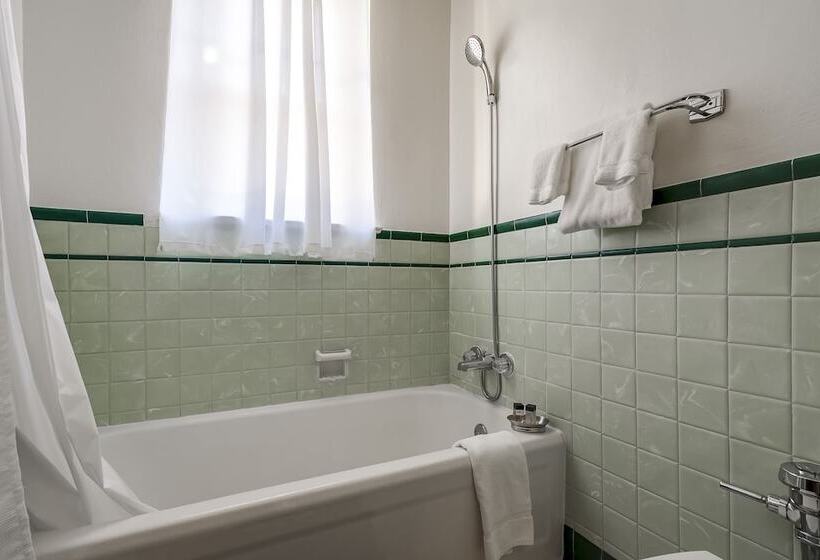 חדר סטנדרט, Ryan