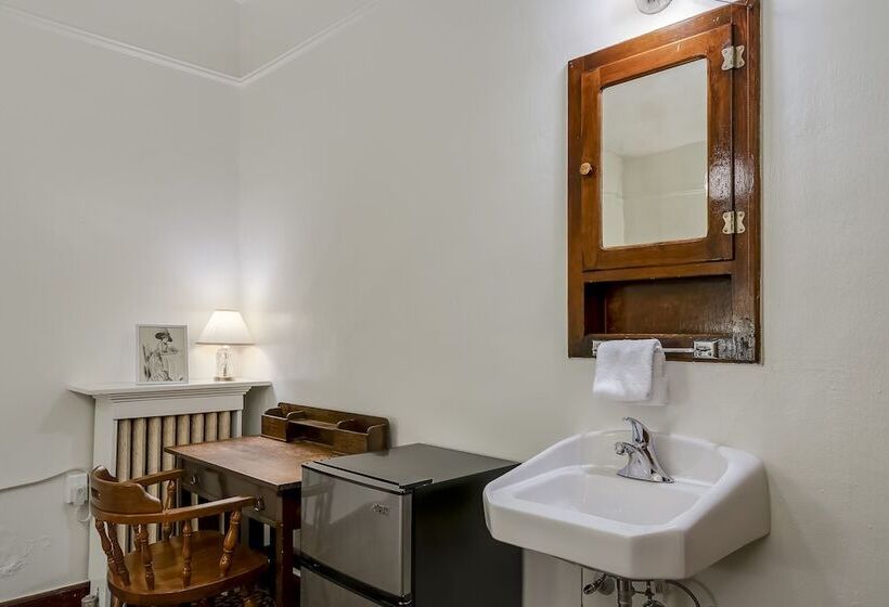 חדר סטנדרט, Ryan