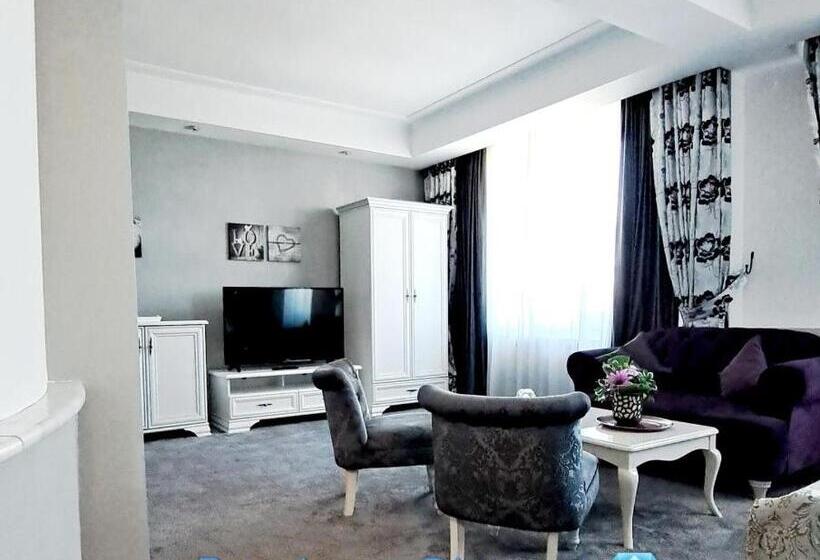 Студия Стандарт, Pensiunea Diamant