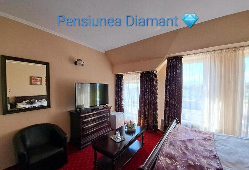 Семейное Студио, Pensiunea Diamant