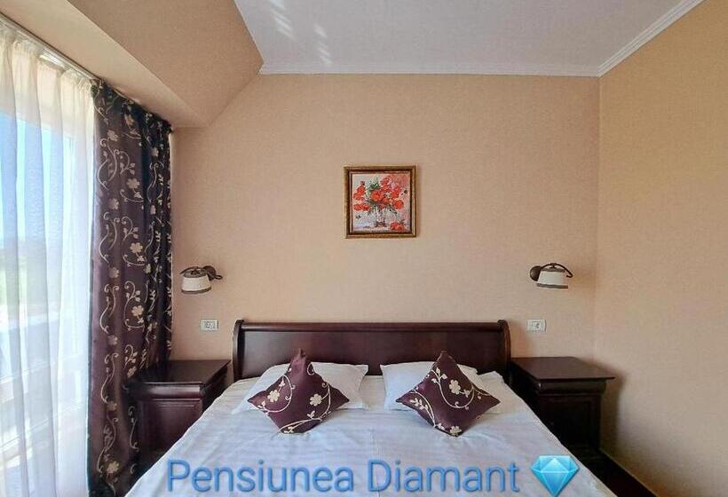 Семейное Студио, Pensiunea Diamant