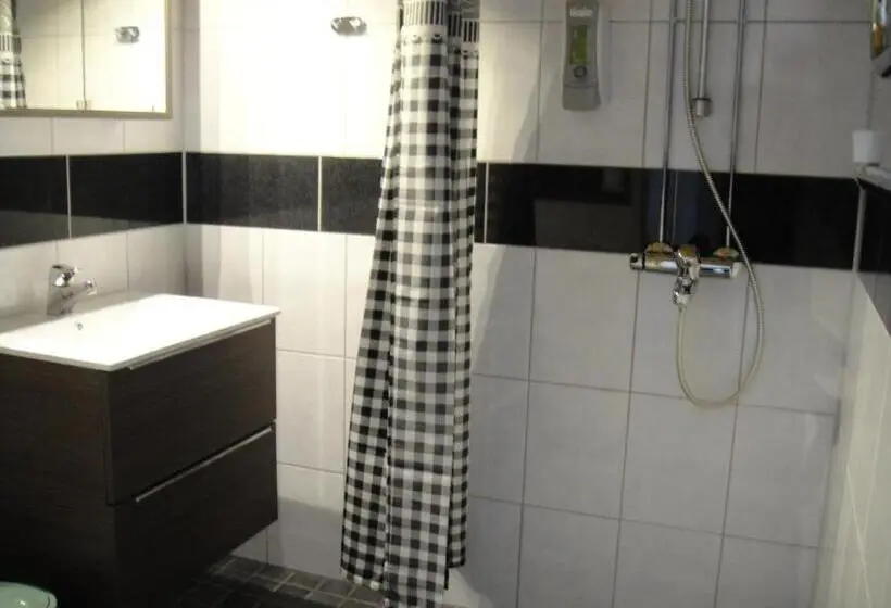 اتاق استاندارد سه نفره, Veturi B&b