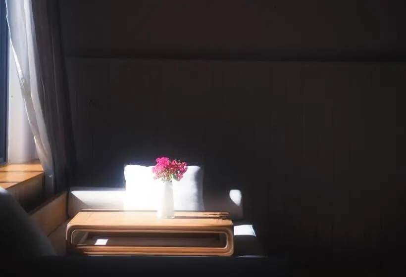 マウンテンビュースイート, Zen Box House