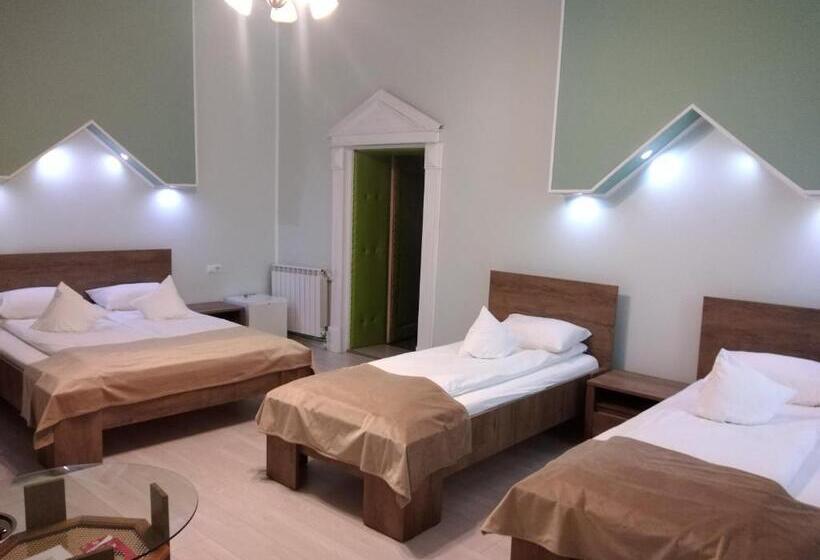 اتاق استاندارد چهار تخته, Pensiunea Casa Rusu
