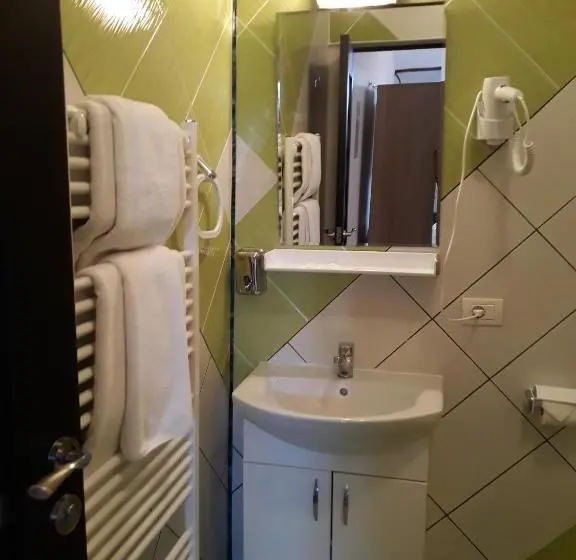 Classic Kolmen Hengen Huone, Pensiunea Casa Rusu