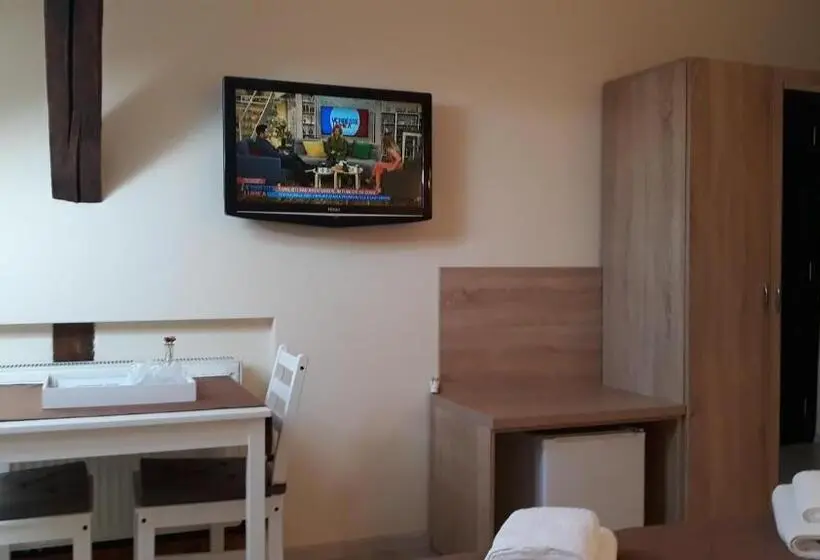 Classic Kolmen Hengen Huone, Pensiunea Casa Rusu