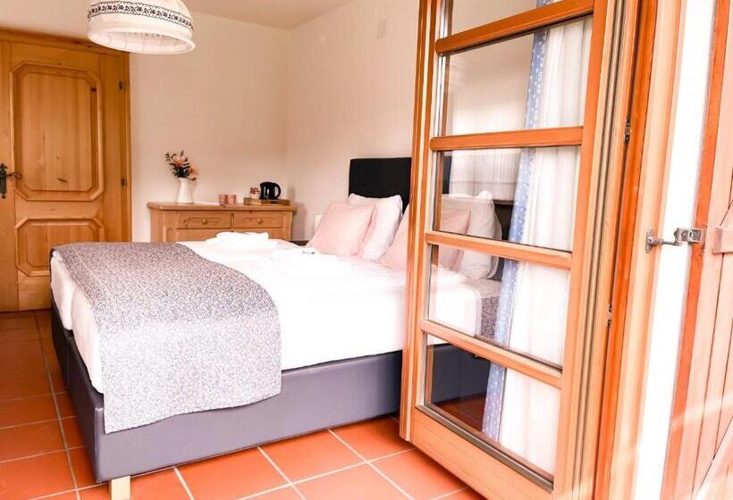 غرفة عائلية مطلّة علي الجبل, Pension Gasthof Arriach