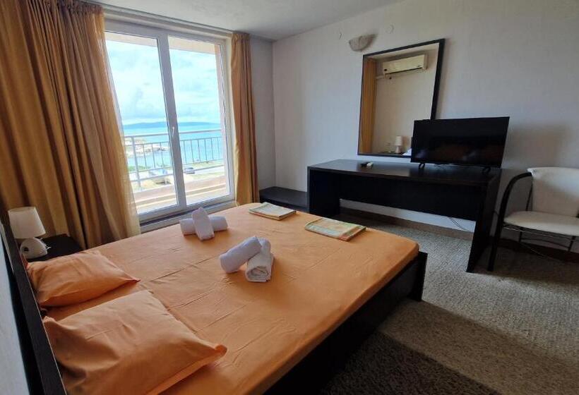 带1个卧室的带海景的公寓, Guest House Compass