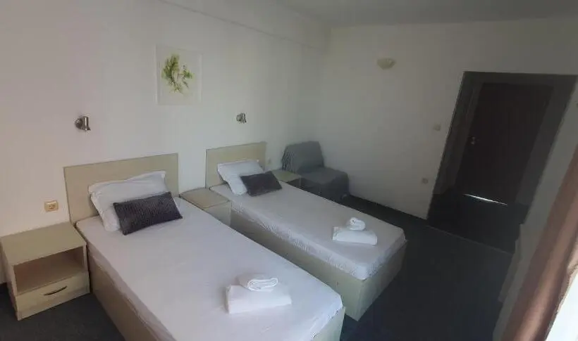 اتاق اکونومی, Guest House Compass