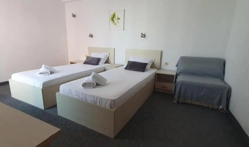 اتاق اکونومی, Guest House Compass