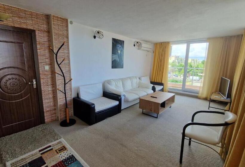 带1个卧室的带海景的公寓, Guest House Compass