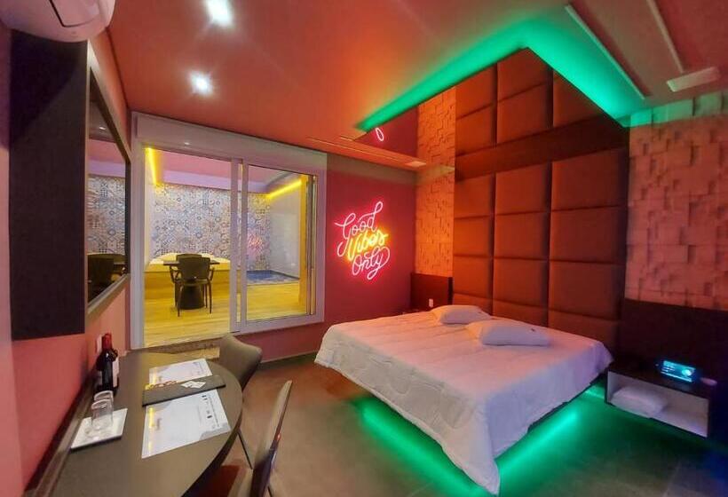 اتاق لوکس, Motel Belle