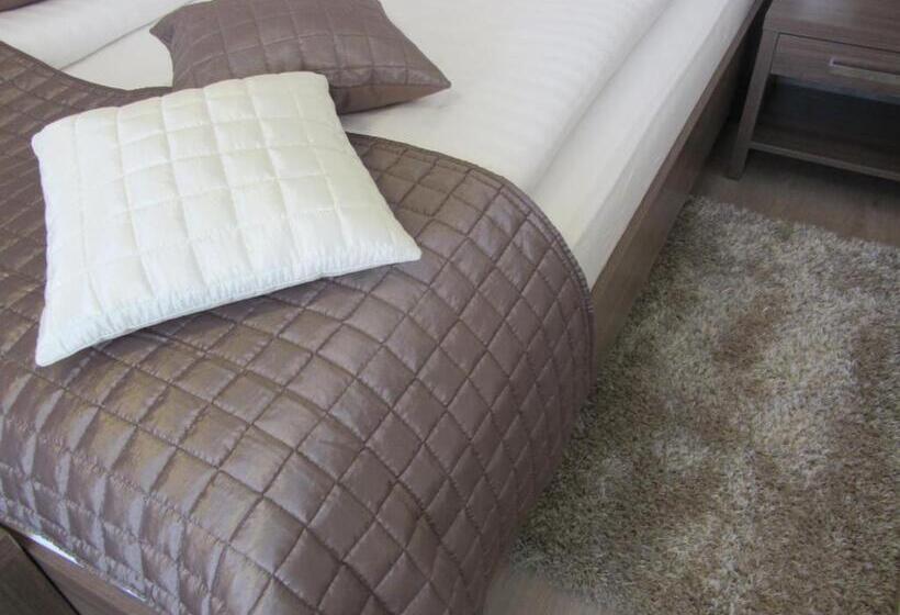 اتاق اکونومی, Villa Tollazzi