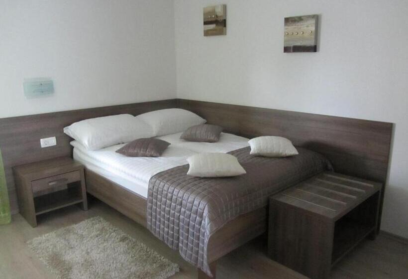 اتاق اکونومی, Villa Tollazzi