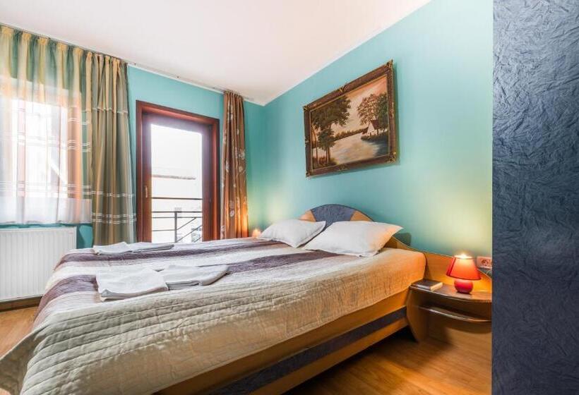 غرفة قياسية مزوَّدة بشُرفة, Pensiunea Christiana