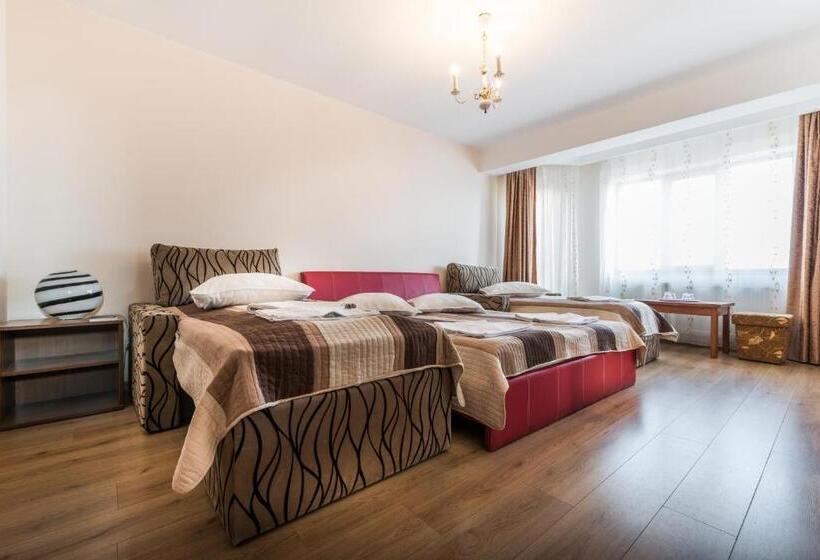 غرفة عائلية, Pensiunea Christiana