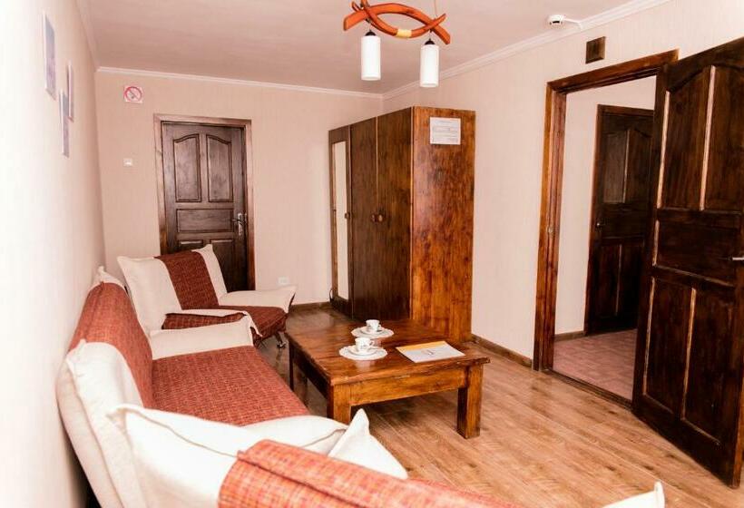سوییت سوپریور, Gostinyi Dvor Galirad