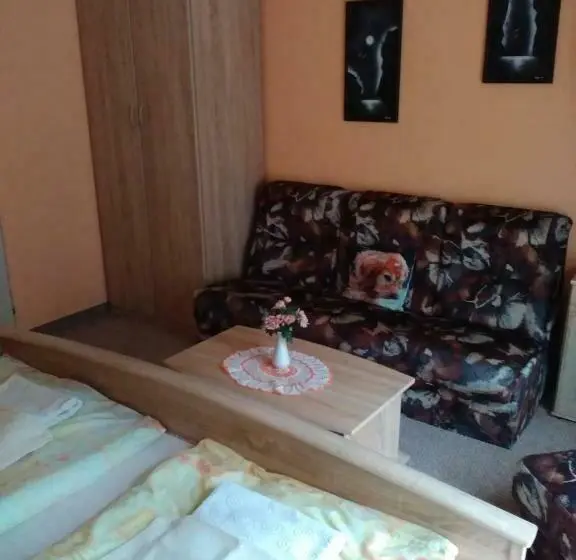スタンダードトリプルルーム, Restaurace A Pension První Mlýn Chomutov