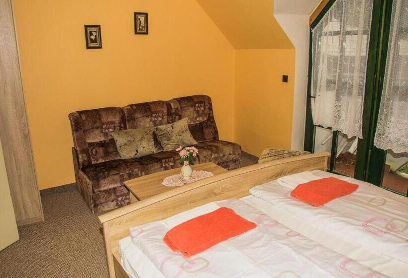 标准间带阳台, Restaurace A Pension První Mlýn Chomutov