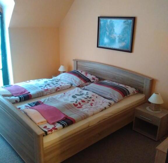 标准间带阳台, Restaurace A Pension První Mlýn Chomutov