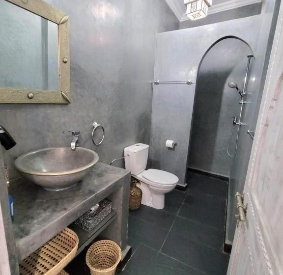 خانه 1 خوابه, Riad L'empire