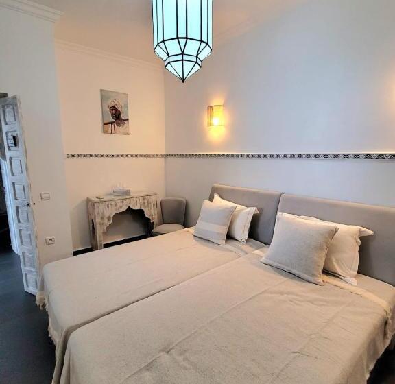 خانه 1 خوابه, Riad L'empire