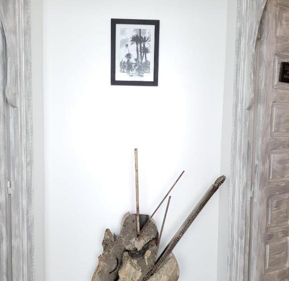 خانه 1 خوابه, Riad L'empire