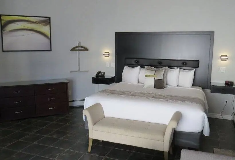 Suite, Dockside Suites