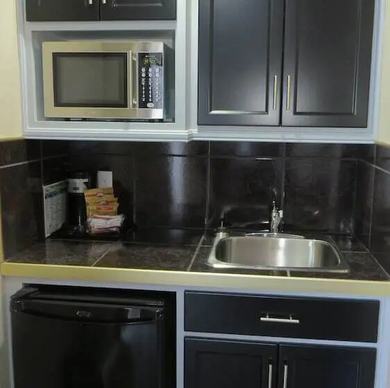 Suite, Dockside Suites