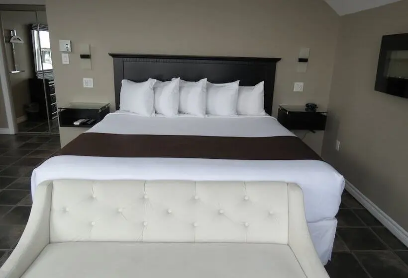 Executive Suite, Dockside Suites
