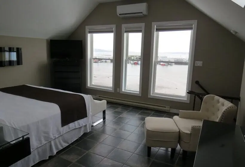 Executive Suite, Dockside Suites