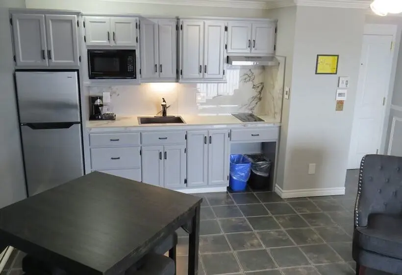 Executive Suite, Dockside Suites