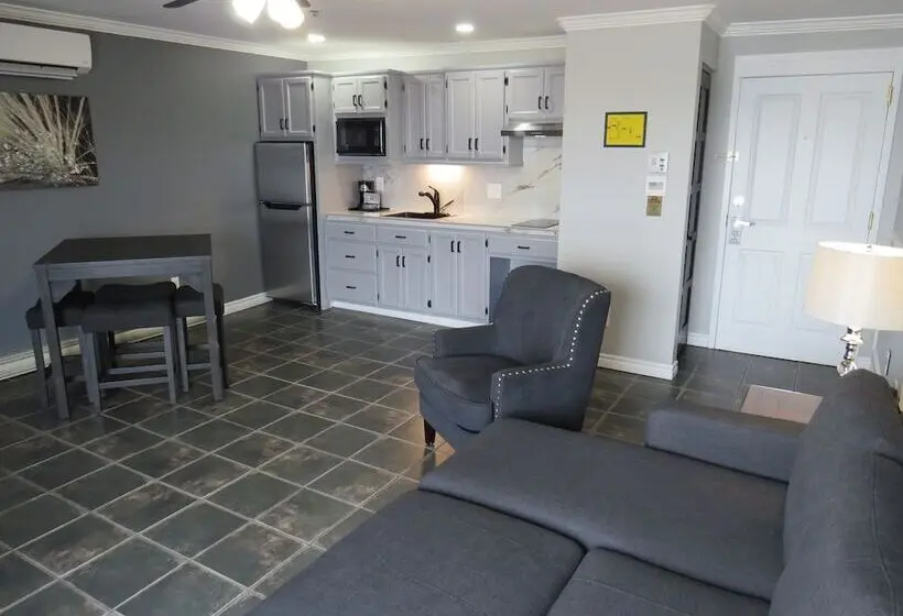 Executive Suite, Dockside Suites