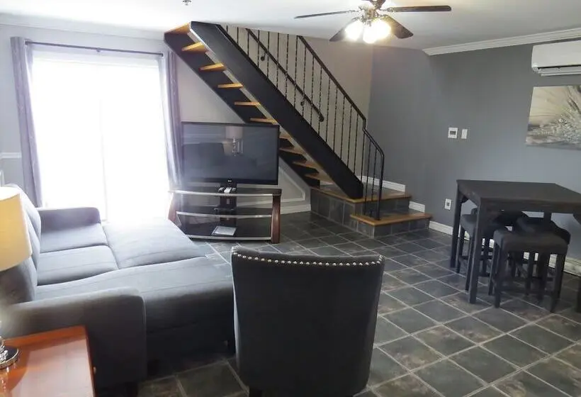 Executive Suite, Dockside Suites
