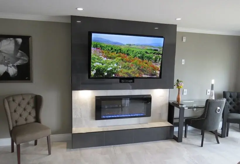 Superior Studio, Dockside Suites