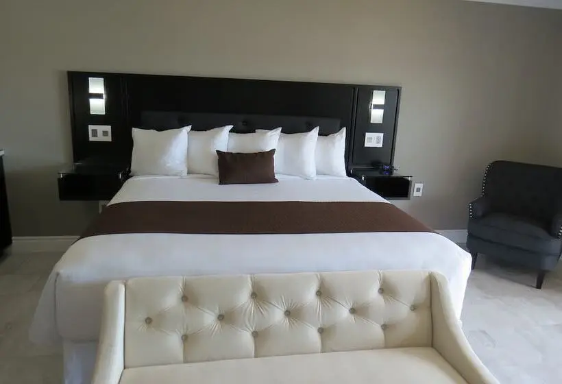 Superior Studio, Dockside Suites