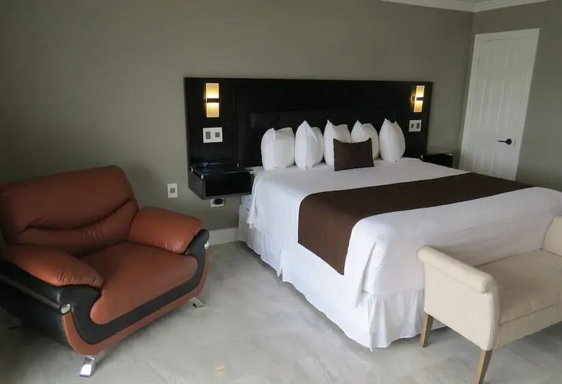 Superior Studio, Dockside Suites