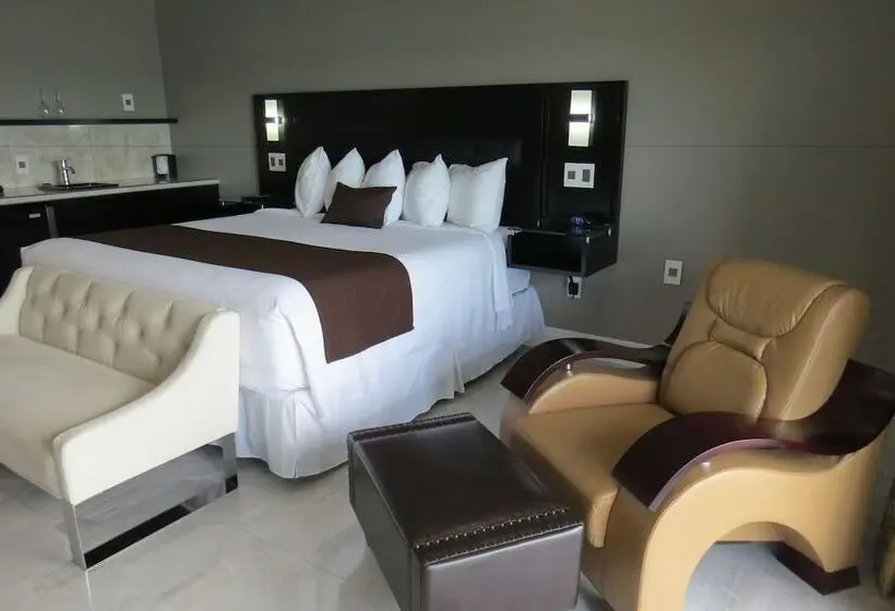 Superior Studio, Dockside Suites