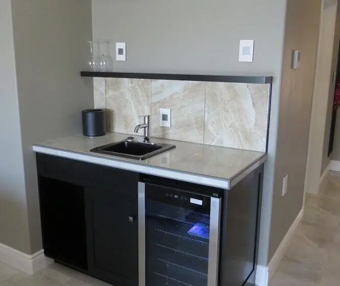 Superior Studio, Dockside Suites