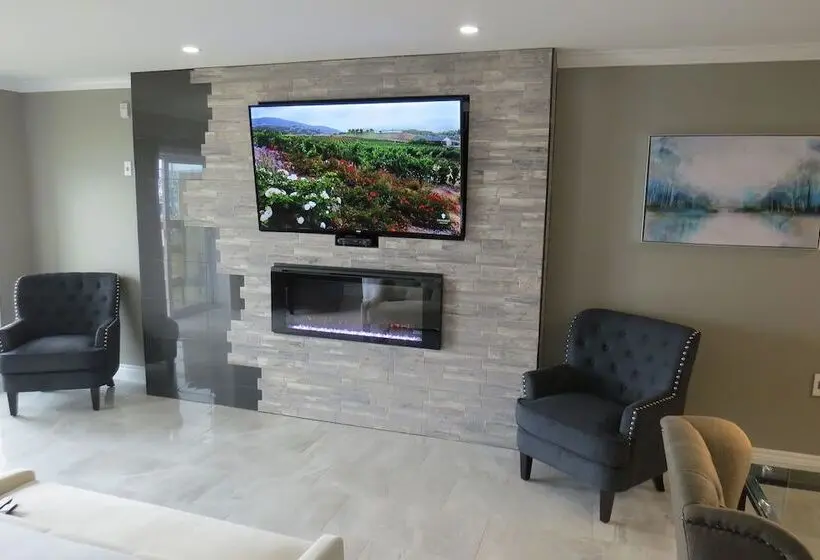 Superior Studio, Dockside Suites