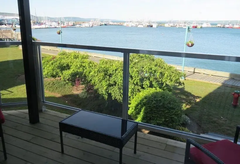 Superior Studio, Dockside Suites