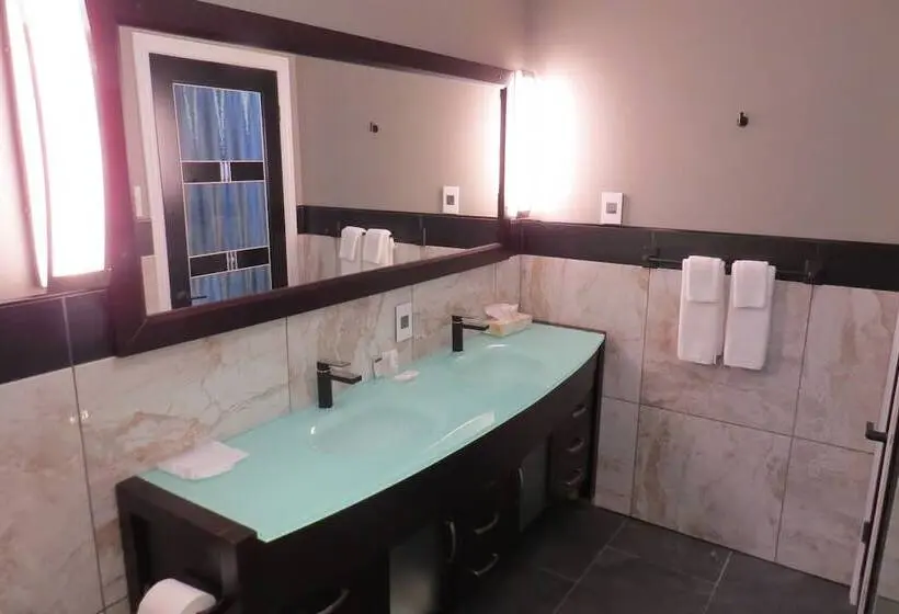 Family-Studio, Dockside Suites