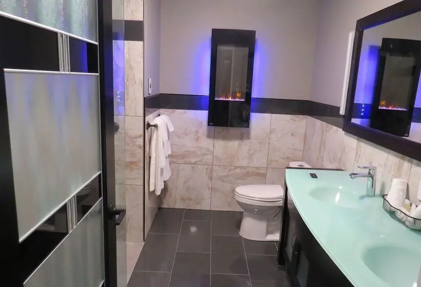 Superior Studio, Dockside Suites