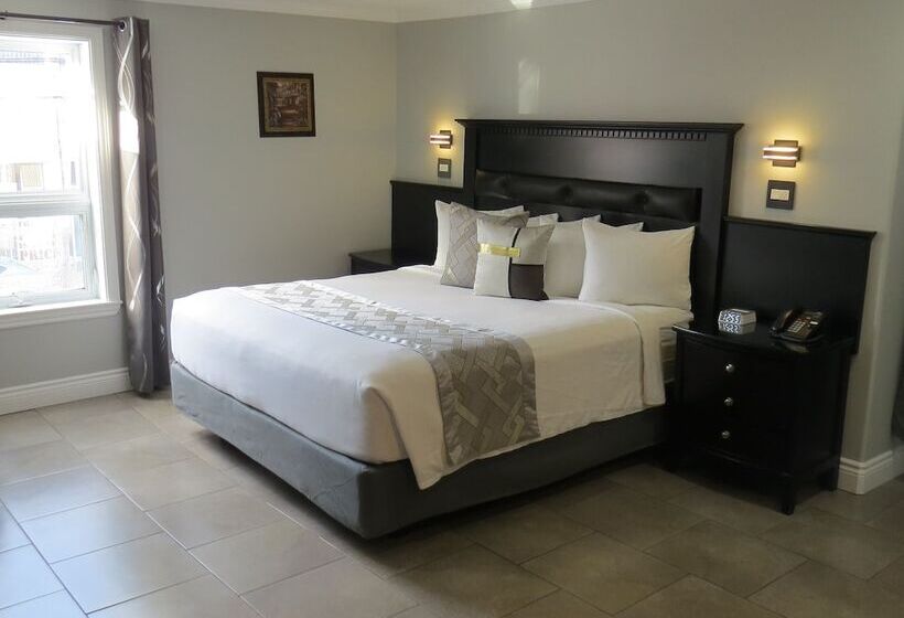 Полулюкс, Dockside Suites
